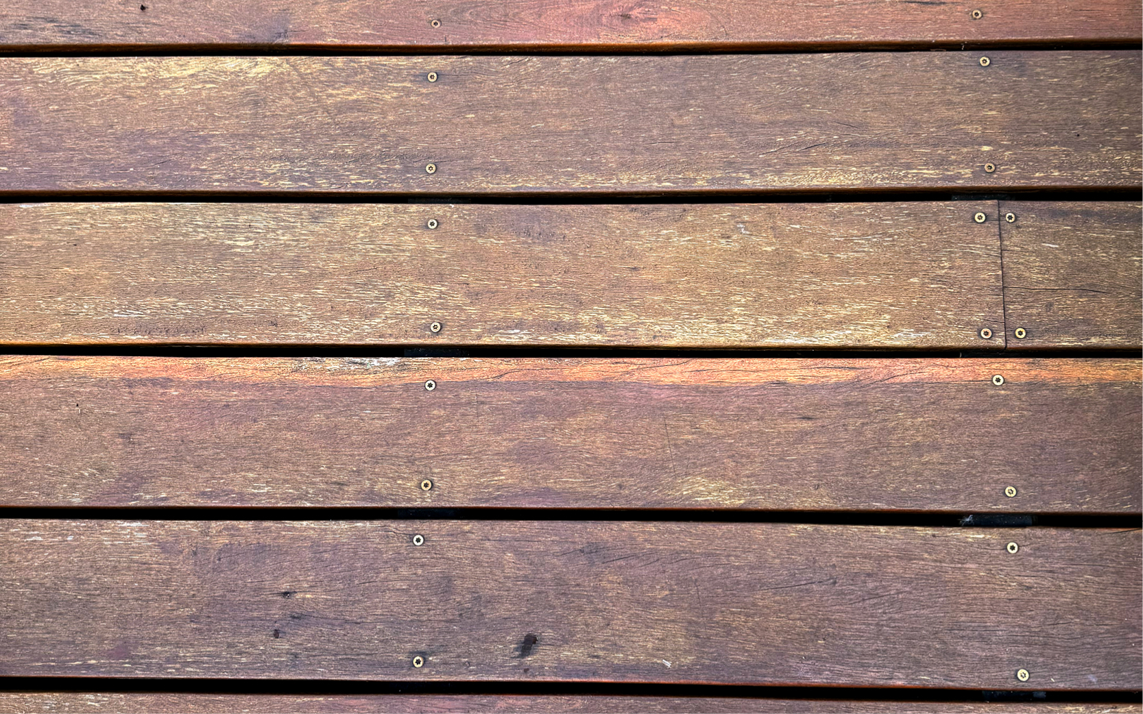 4 Signs Your Deck Needs Recoating